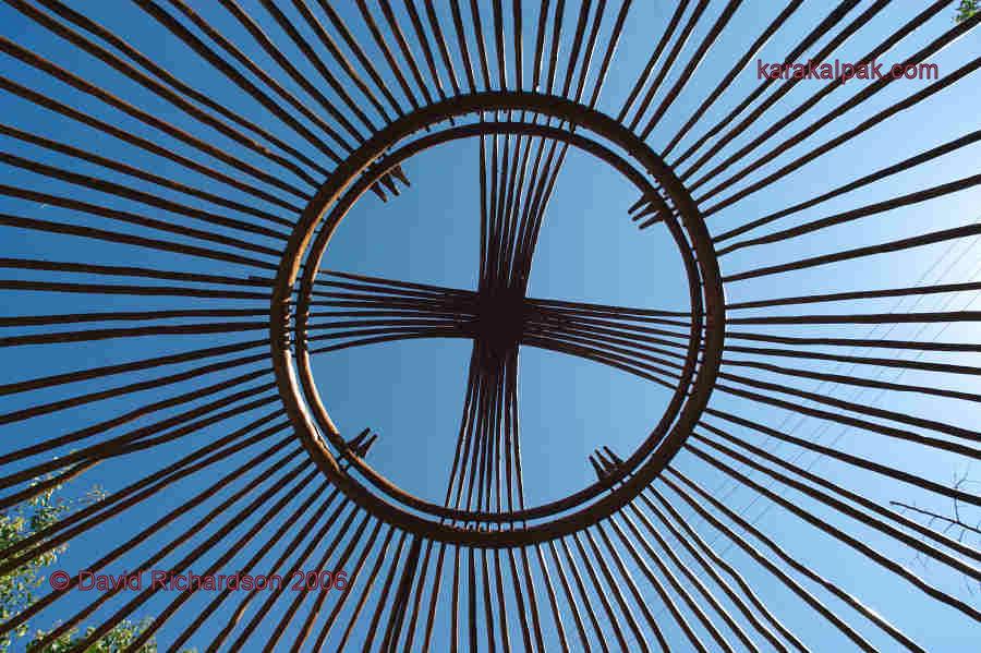 Форма каракалпакского шанарака весьма своеобразна