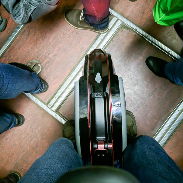 Inmotion V10 в метро