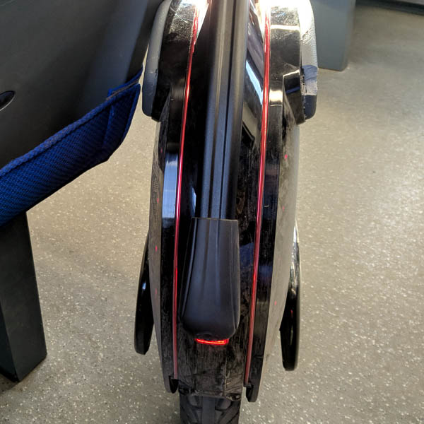 Как ручка закрывает габаритный огонь