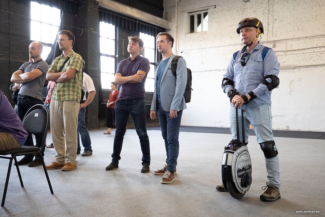 Моноколесо на презентации самоката