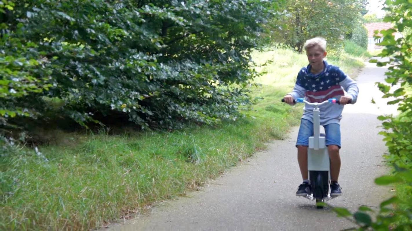 Моноколесо с рулем и сиденьемМоноколесо с рулем и сиденьем