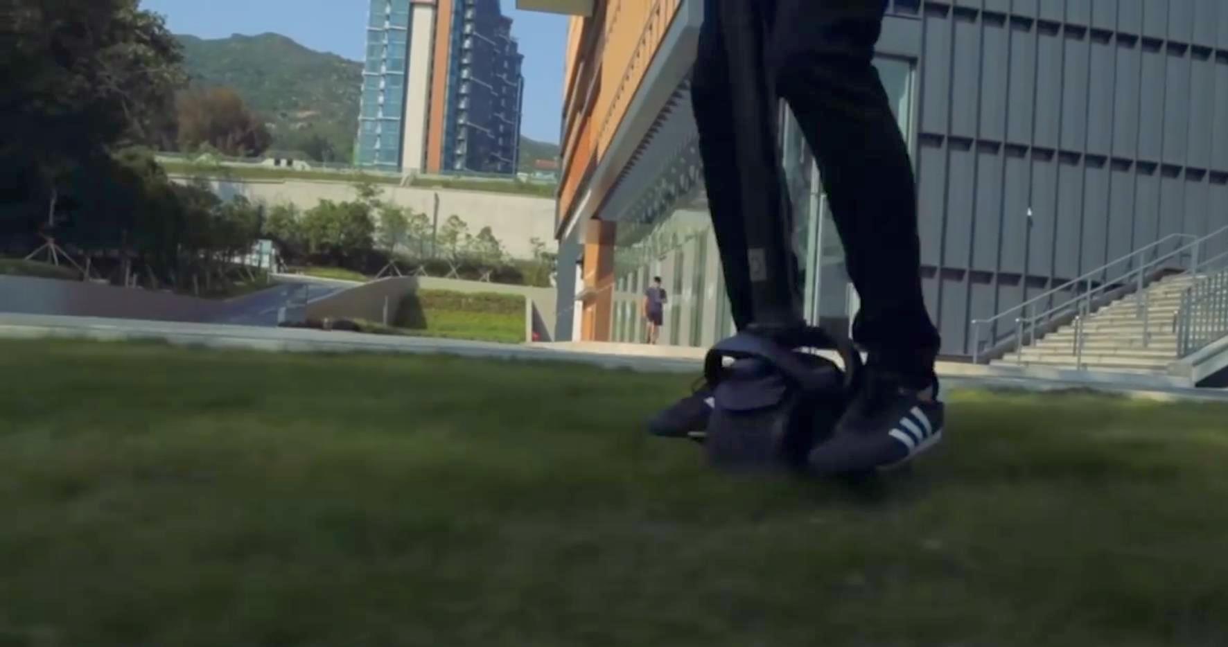 Моноколесо с рулем может перемещаться по любым повехностям