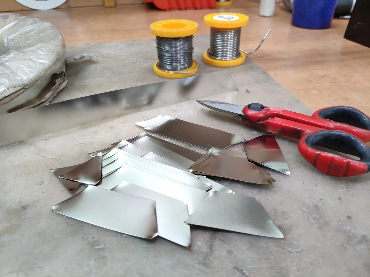 Нарезаем никелированную ленту