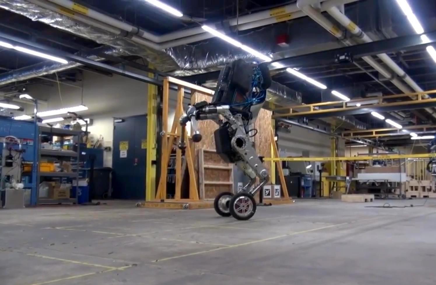 Робот на моноколесах