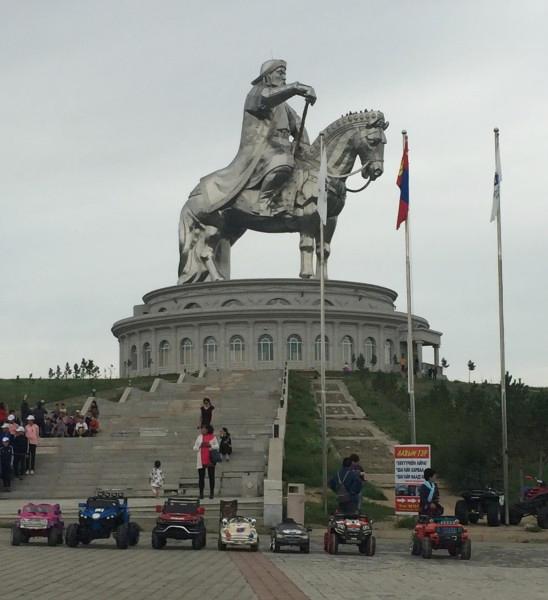 Статуя Чингисхана