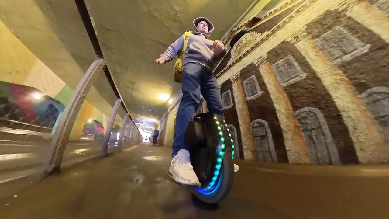 Доставка продуктов по Москве на моноколесе