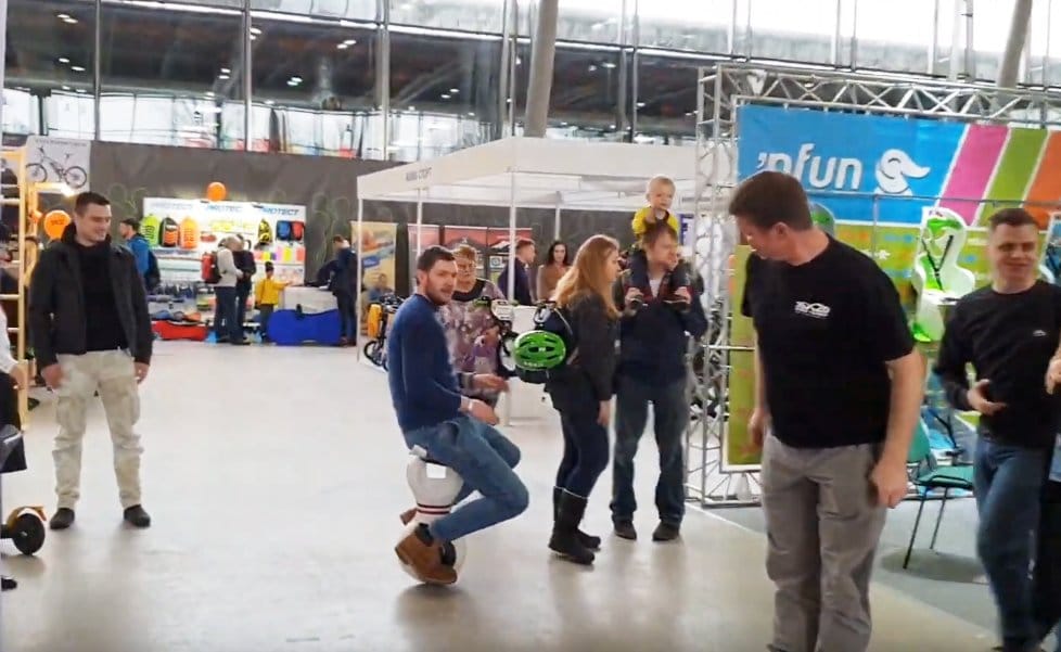 Моноколесо, которое едет во все стороны