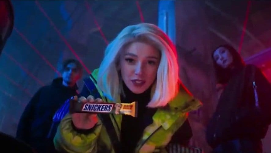 Реклама сникерс на моноколёсах