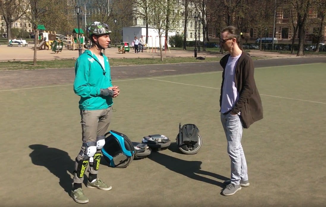 Скейтер на моноколесе