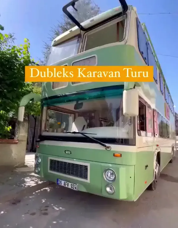 Двухэтажный автобус переделали в дом на колесах