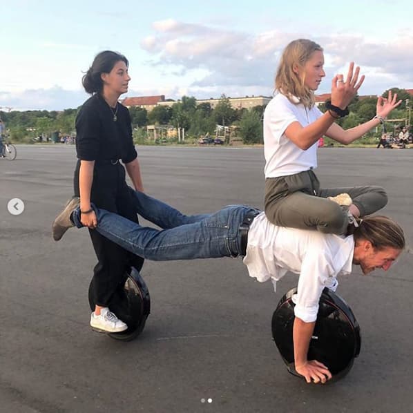 Йога на моноколесе