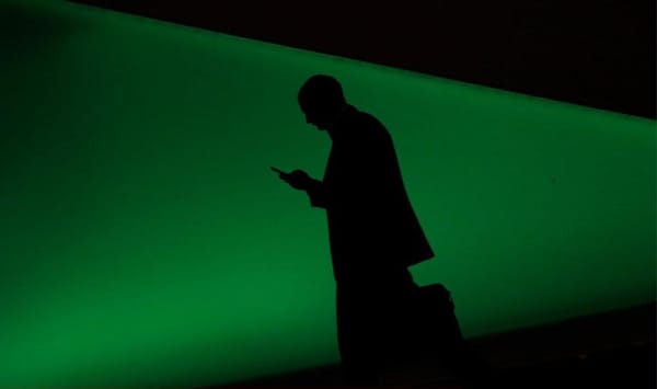 Как смартфоны и соцсети убивают наше время