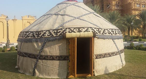 Катарский шейх поставил кыргызскую юрту в Дохе