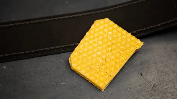 Плюсы и минусы вощения кожи пчелиным воском