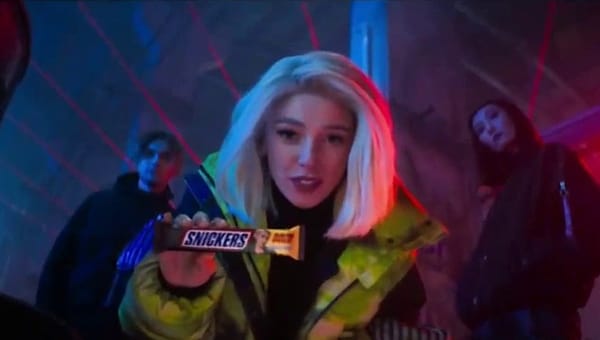 Реклама сникерс на моноколёсах