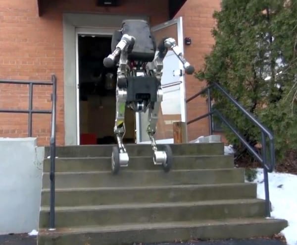 Робот на моноколесах