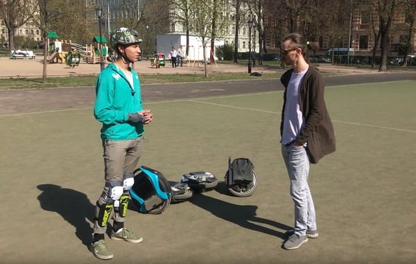 Скейтер на моноколесе